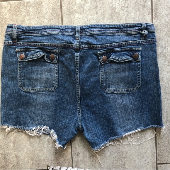 Clash Jean Shorts - Picture 7 of 10